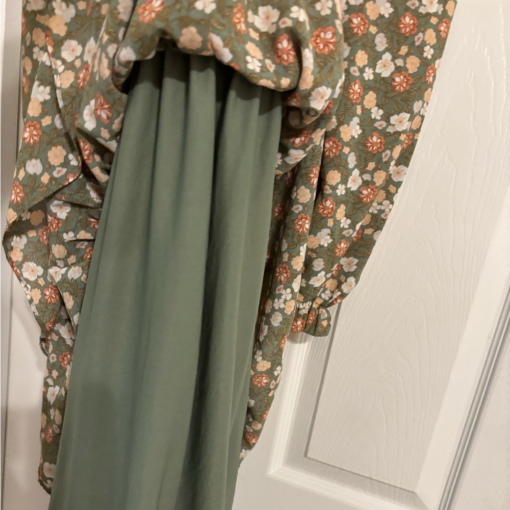 Baltic Born Women's Marta Smocked Midi Dress Size Size 1X Floral - Picture 8 of 9